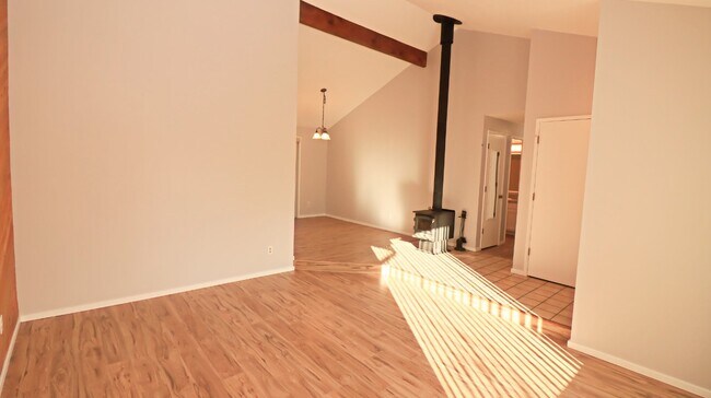 Building Photo - Almost 1/2 acre 3/2 home recently updated ...