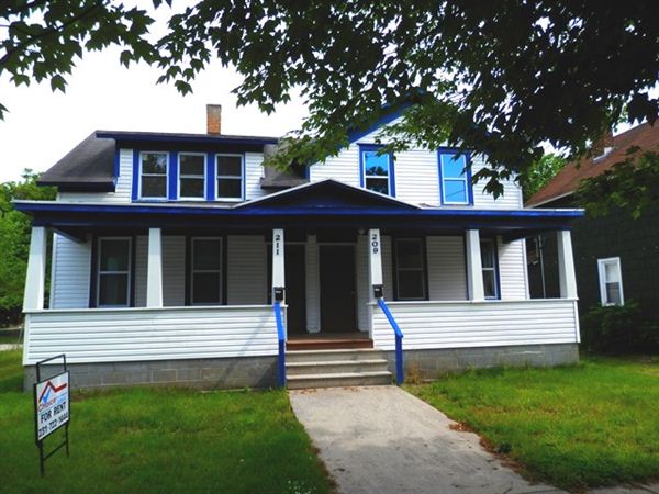 Primary Photo - 211 Iona Ave