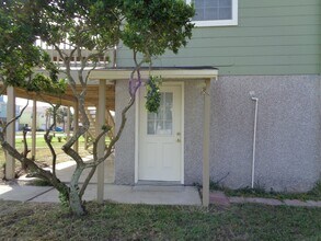 Building Photo - 1133 N Fletcher Ave
