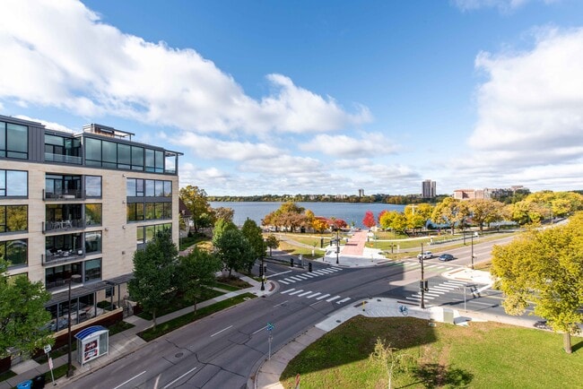 Building Photo - 1800 Lake Apartments
