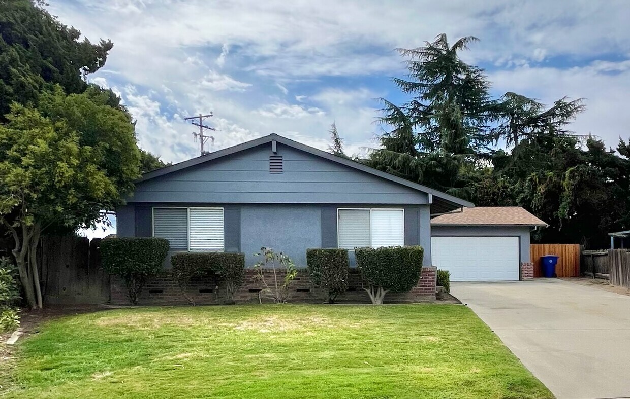 Primary Photo - 1176 Muir Ct