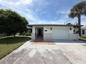 Building Photo - 4931 Pompano Dr