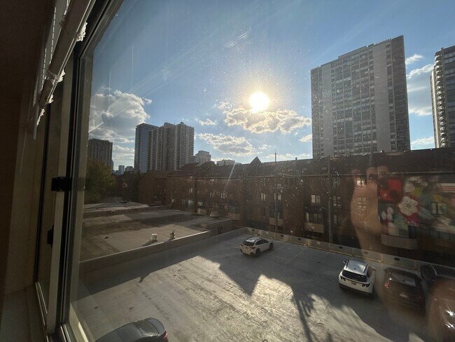 Foto del edificio - 1344 N Dearborn St