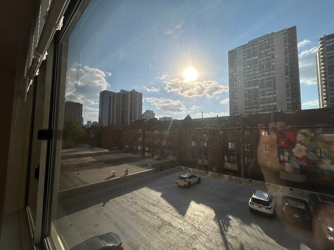 Building Photo - 1344 N Dearborn St