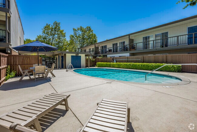 Piscina - Viking Apartments