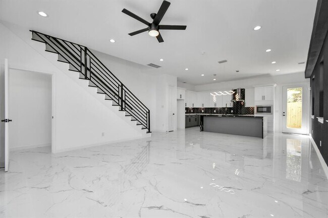 Building Photo - 3622 Seabrook St