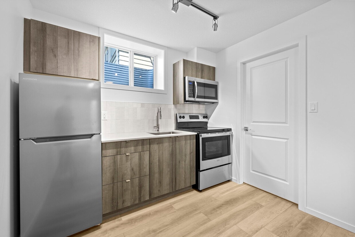 Primary Photo - 16210-1103A 103 Ave NW