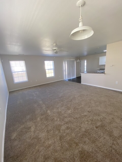 Foto del edificio - 608 Bardeen Ln