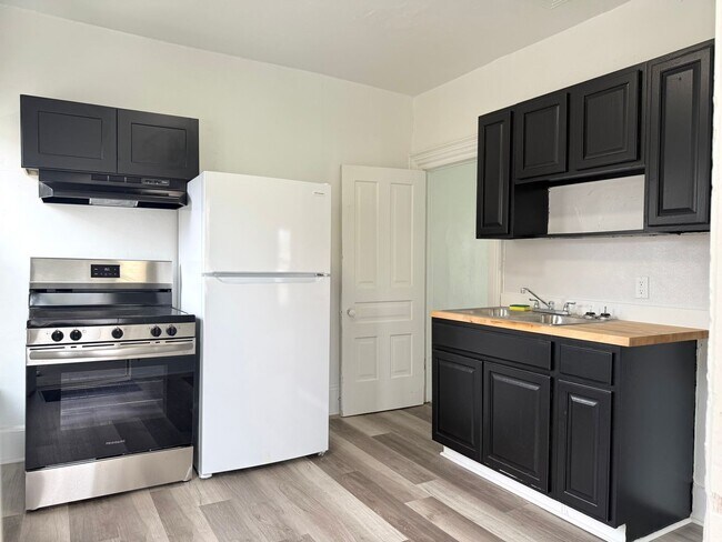 Foto del edificio - 1701 E Ganson St