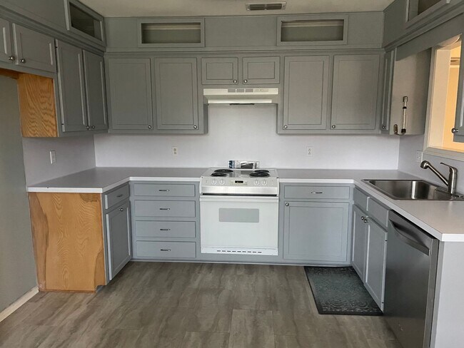 Foto del edificio - 3/2/2 WHITE OAK ISD - extra parking and st...