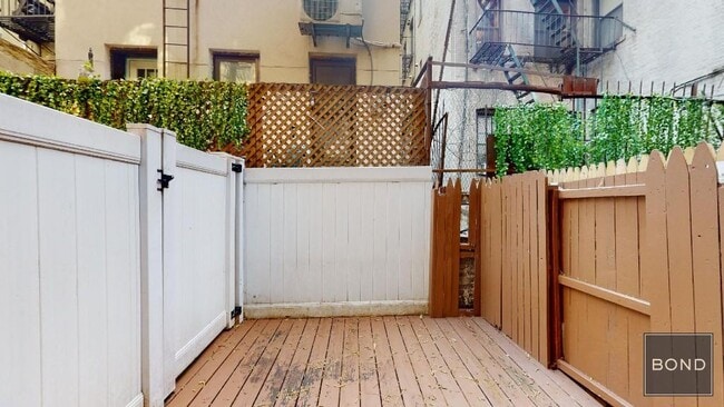 Building Photo - 246 Mott St