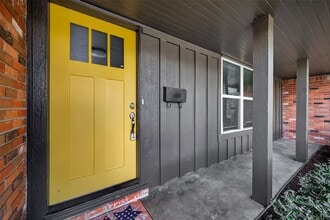 Building Photo - 5211 Hummingbird St