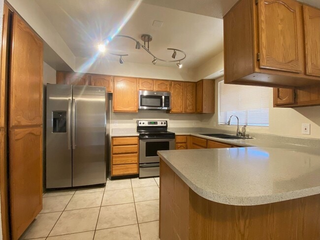 Building Photo - Rustic 3 bd/2 ba 2 Stall Horse Property: C...