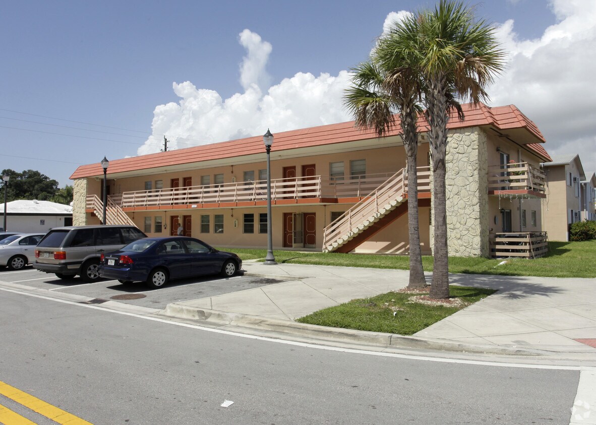 Building Photo - 16480 NE 20th Ave