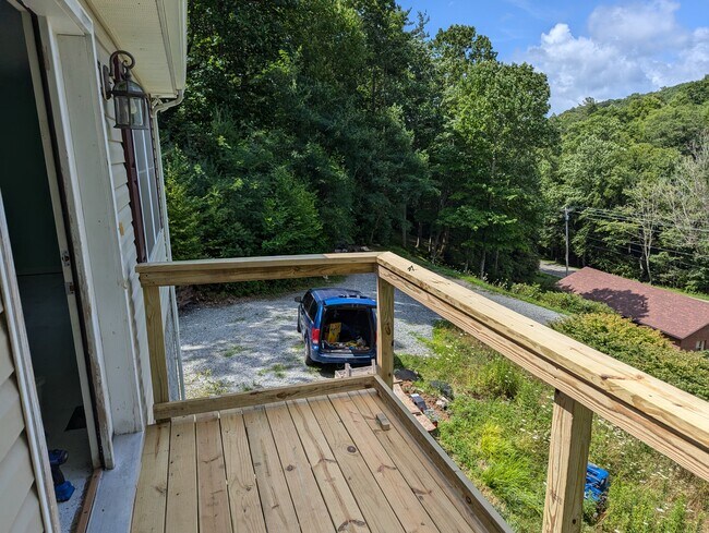Front Deck - 627 Edmisten Rd