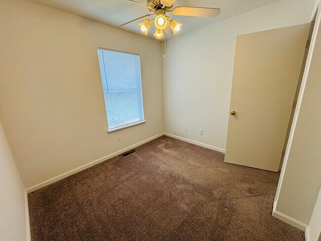 Foto del edificio - 317 Pheasant Run Ct