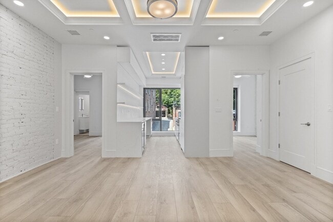 Building Photo - 1574 Beacon St