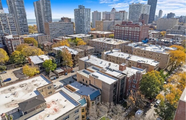 Foto del edificio - 5731 N Winthrop Ave