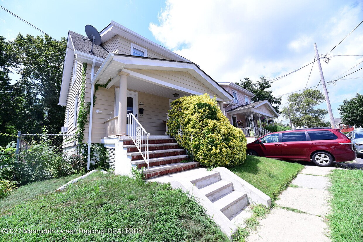 10 Pierson St, South River, NJ 08882 House Rental in South River, NJ