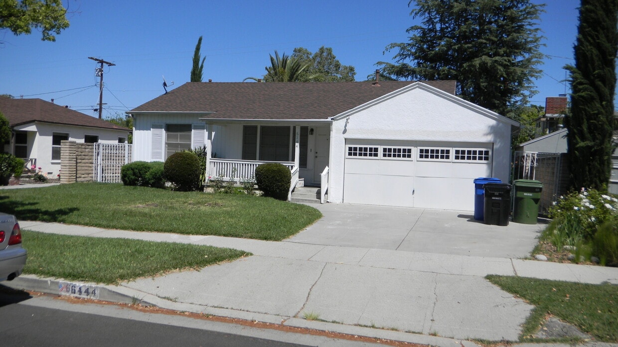 Primary Photo - 6144 Alonzo Ave