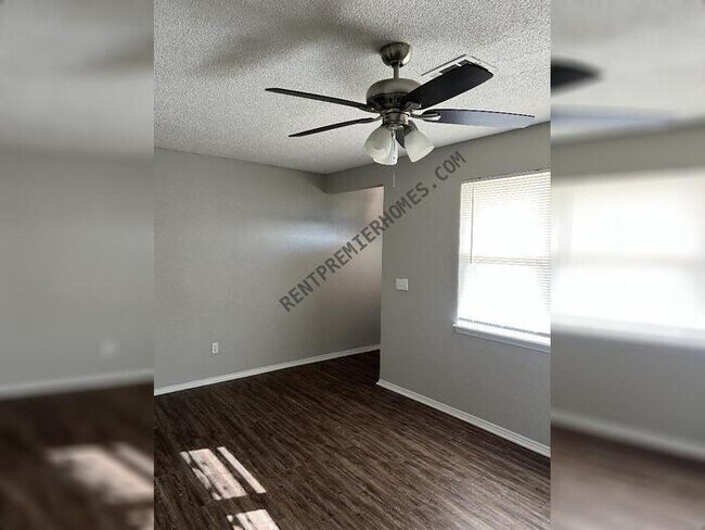 Foto del edificio - 7009 Miller Ave