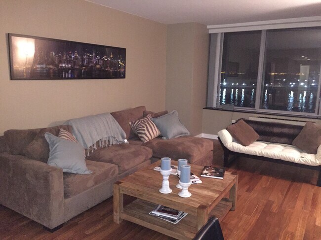 Building Photo - 25 Hudson St