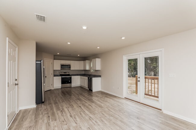 Foto del edificio - 6220 Travelers Rest Ct