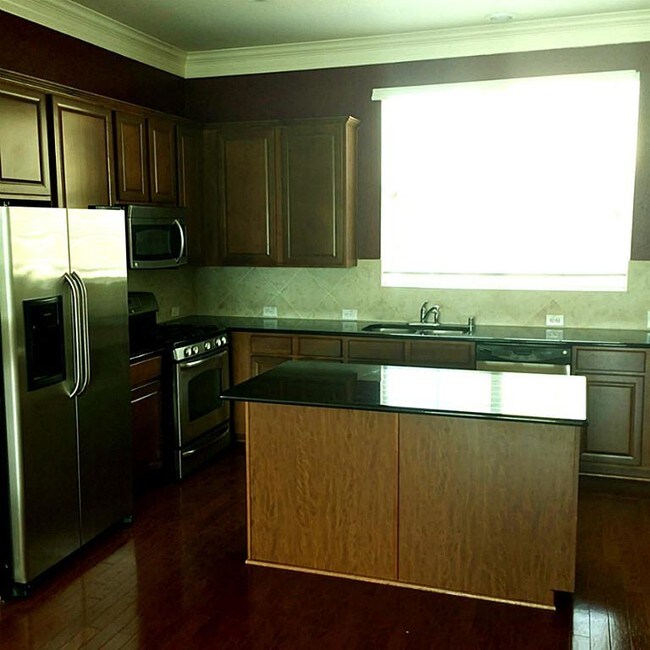 Building Photo - 3017 Clearview Cir