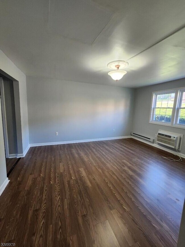 Foto del edificio - 332 Richard Mine Rd