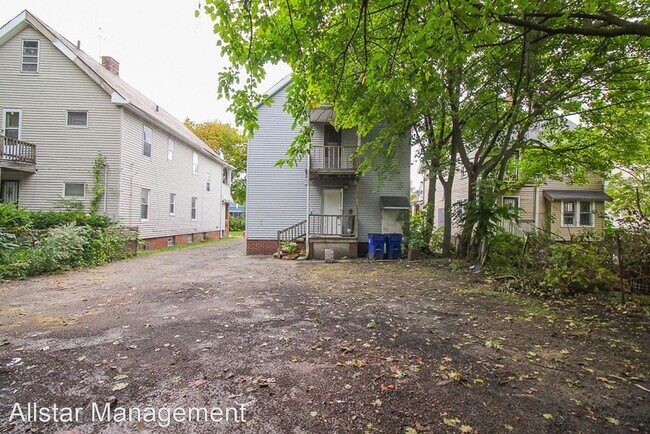 Foto del edificio - 2 br, 1 bath House - 11808 Parkhill Avenue Up