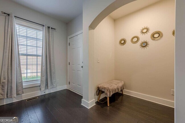 Foto del edificio - 6079 Joybrook Rd