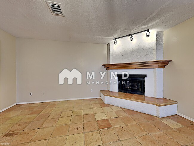 Building Photo - 2035 Country Village Blvd