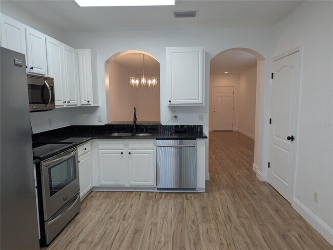 Building Photo - 15819 Fishhawk Falls Dr