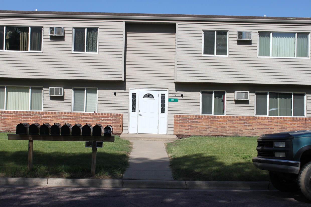 109 S Teton Dr, Brandon, SD 57005 Apartments in Brandon, SD