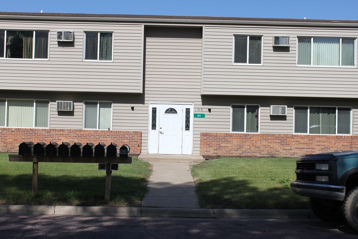 109 S Teton Dr, Brandon, SD 57005 Apartments in Brandon, SD