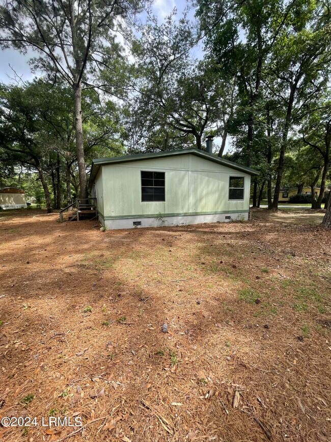 Building Photo - 3 Sandhill Dr