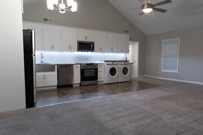 Foto del edificio - 2965 Red Pine Ct NW