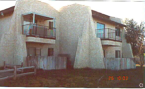 Foto del edificio - Larkspur Apartments