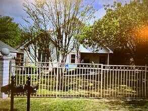 Building Photo - 322 W Anderson St