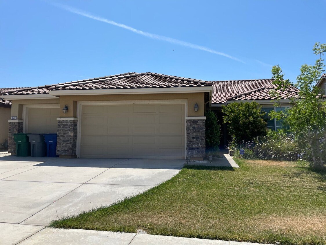 Primary Photo - Coming Soon – Beautiful 4 Bedroom, 3 Bathr...