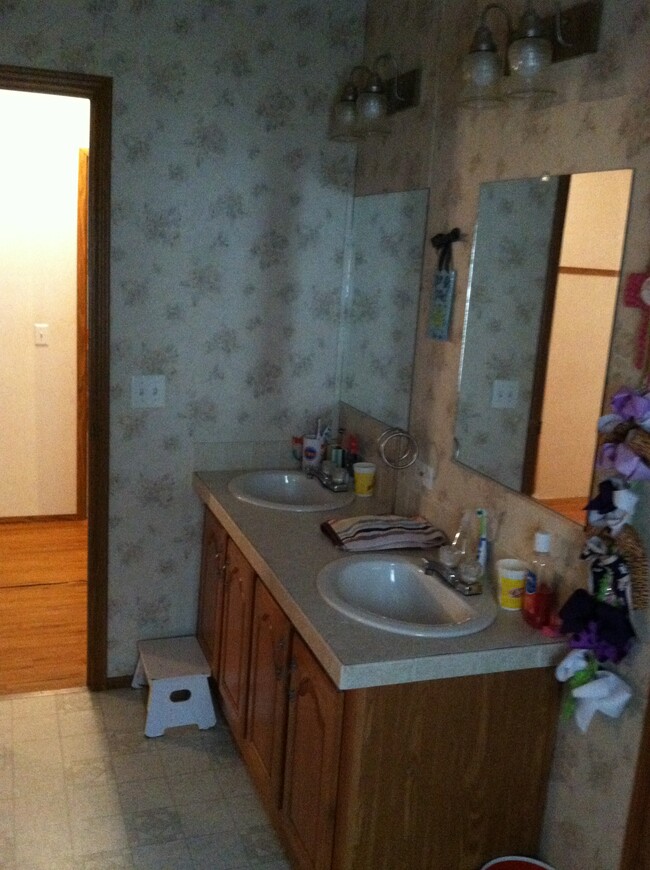 Building Photo - 138 Cypress Lake Cir