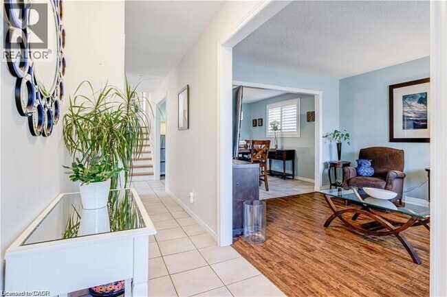 Photo du bâtiment - 18 Charing Dr