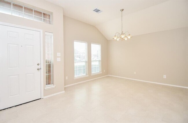 Building Photo - 6405 Hillock Ln