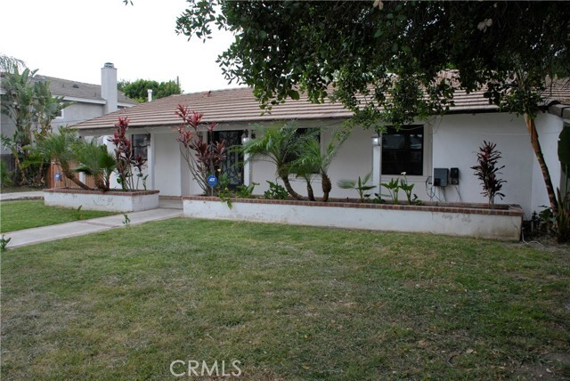 Foto principal - 7055 Corbin Ave