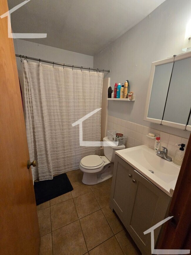 Building Photo - 19 Gardner St