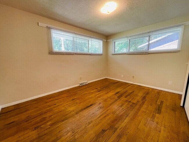 Foto del edificio - 531 Blendwood Dr