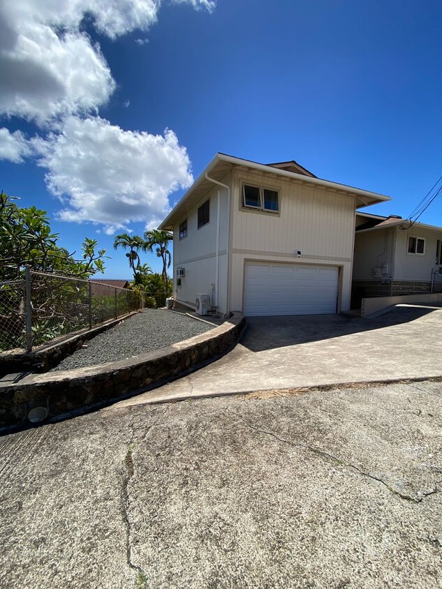 Primary Photo - Large 1 Bedroom Ohana Unit in Wilhelmina Area