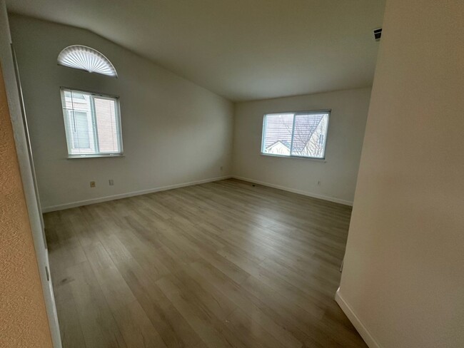 Foto del edificio - Spacious 4-Bedroom Home in Ardenwood – Gre...