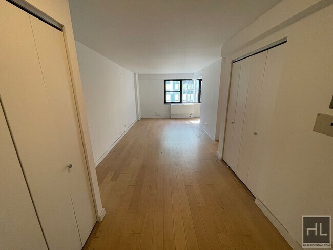 Building Photo - East 39th Street