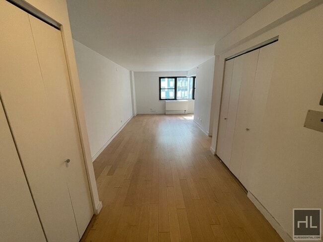 Building Photo - East 39th Street